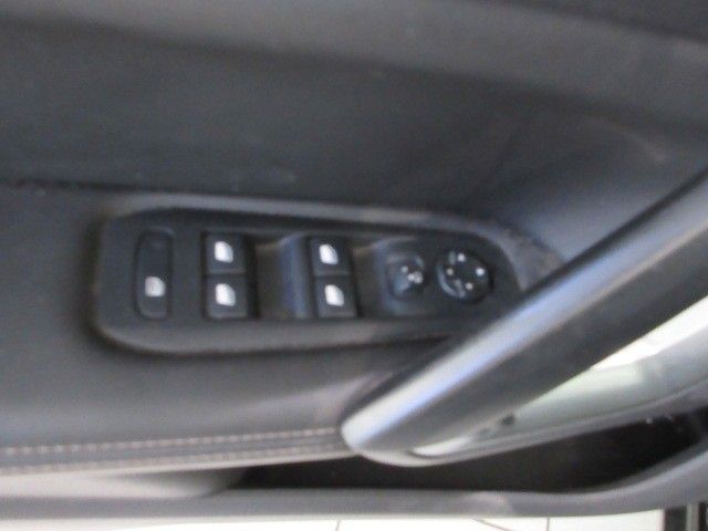 Fahrzeugabbildung Peugeot 308 ALLURE 1.2T NAVI/LED/PANO/LEDER/PDC/ACC/17"