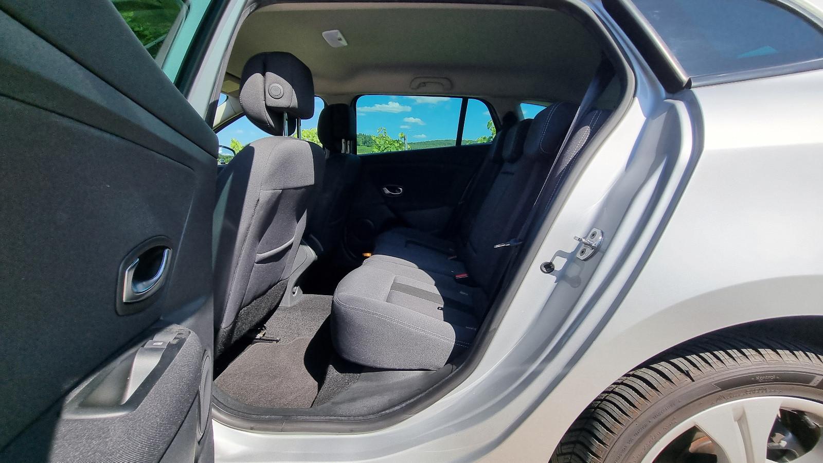 Renault Megane 2011 — photo 11