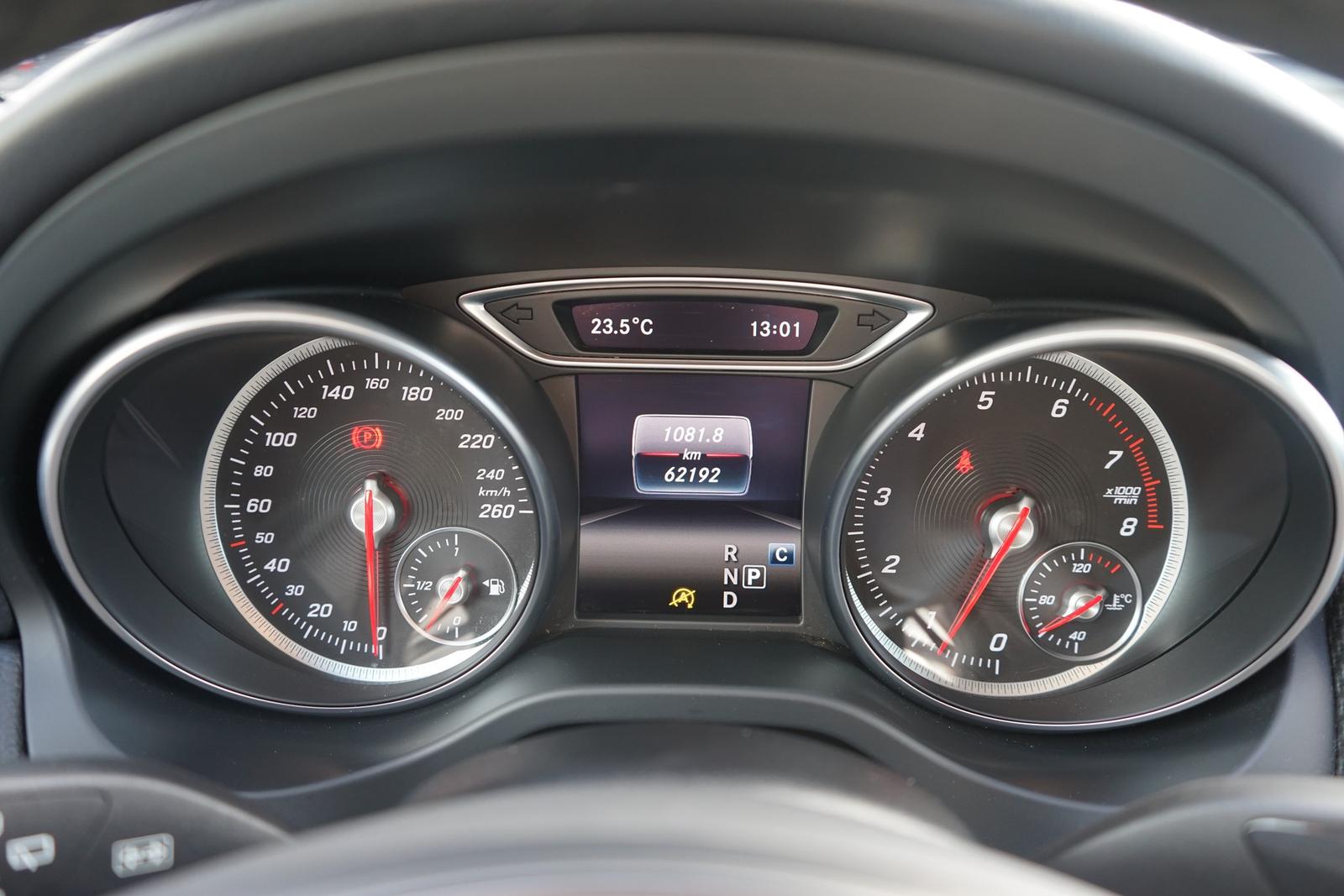 Mercedes-Benz GLA 200 Style LED Navi Sitzheizung Teilleder AHK