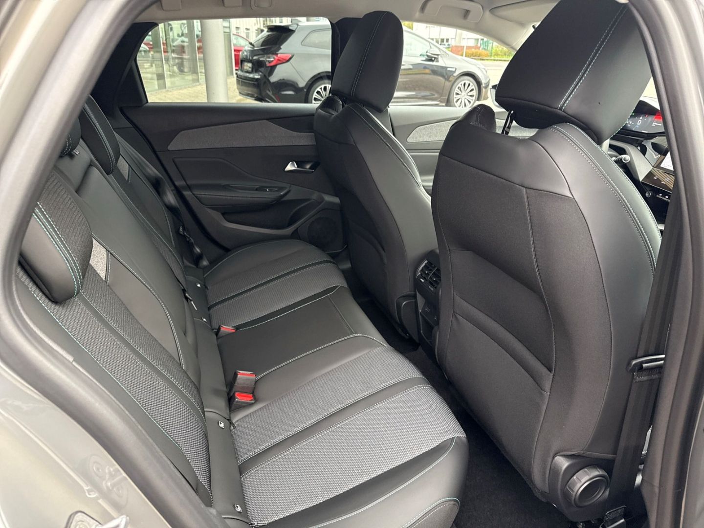 Fahrzeugabbildung Peugeot 308 SW Allure 1.5 BlueHDi 130 LED ACC 2-Zonen-Kl