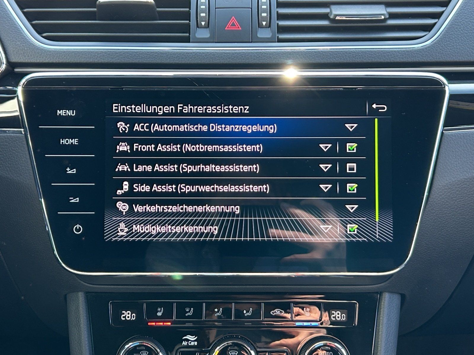 Fahrzeugabbildung SKODA Superb Combi 2.0 TDI L&K 4x4/ACC/360°CAM/VIRTUAL