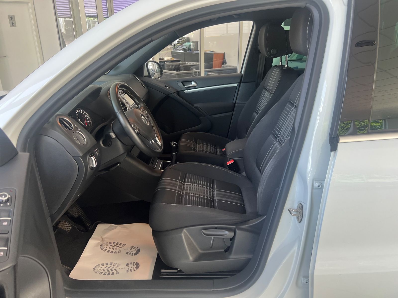 Fahrzeugabbildung Volkswagen Tiguan Lounge Sport & Style BMT * 1.HAND *