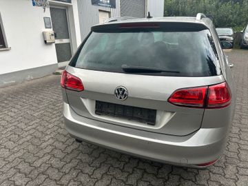 Volkswagen Golf - 6