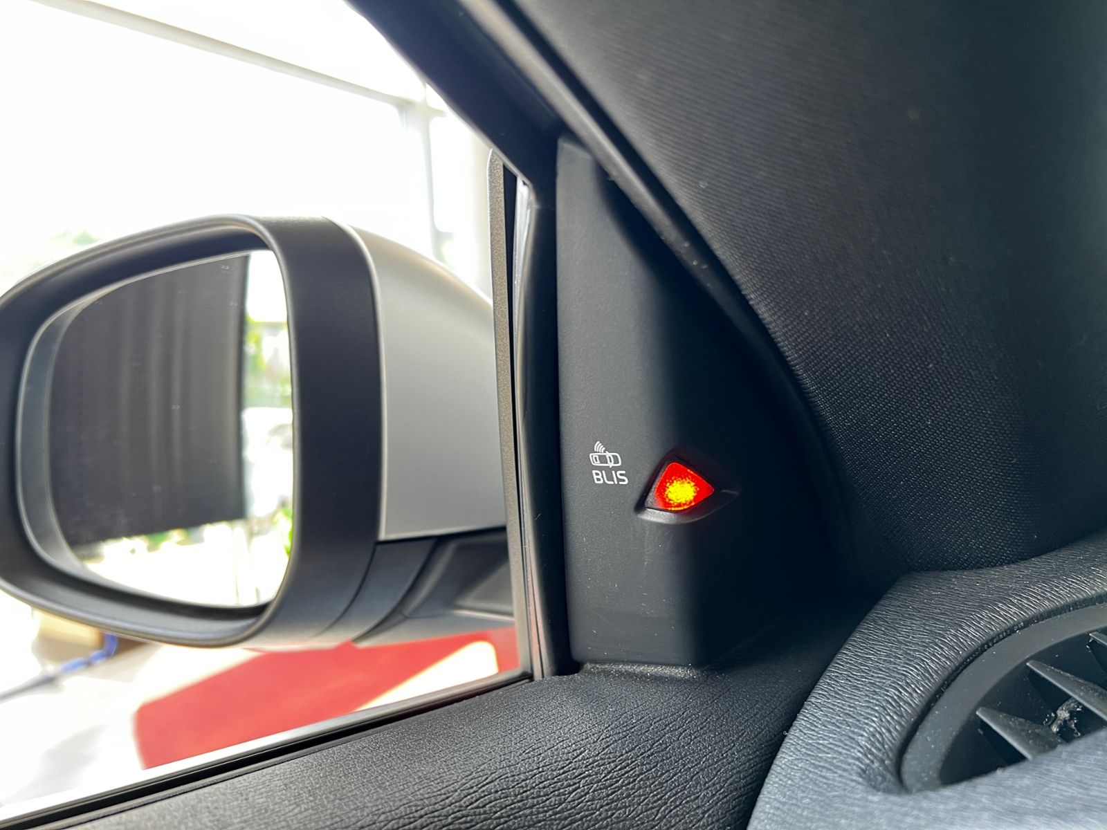 Fahrzeugabbildung Volvo V40 T3 R-Design RFK LED NAVI