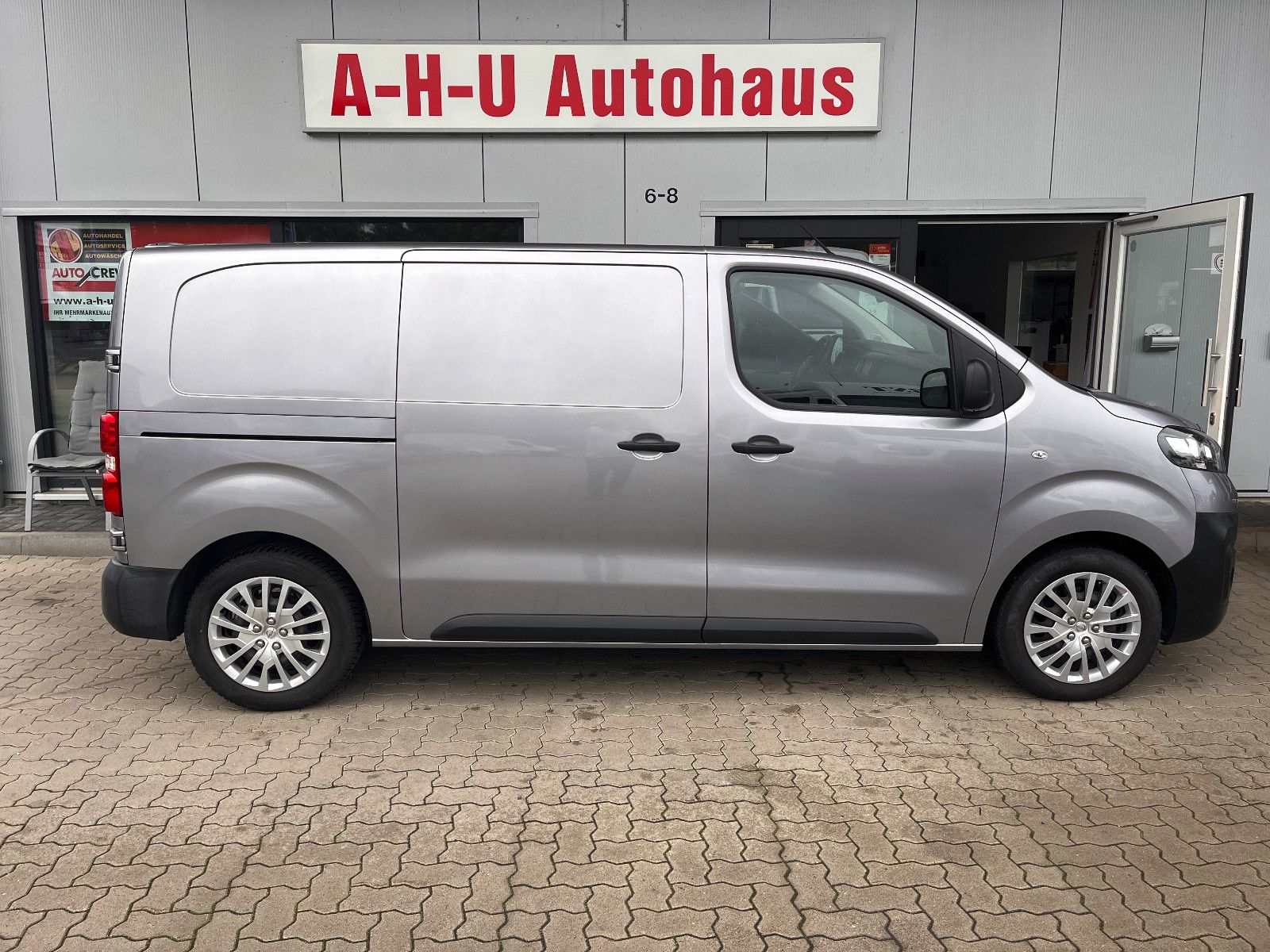 Fahrzeugabbildung Opel Vivaro Kasten -e Edition M