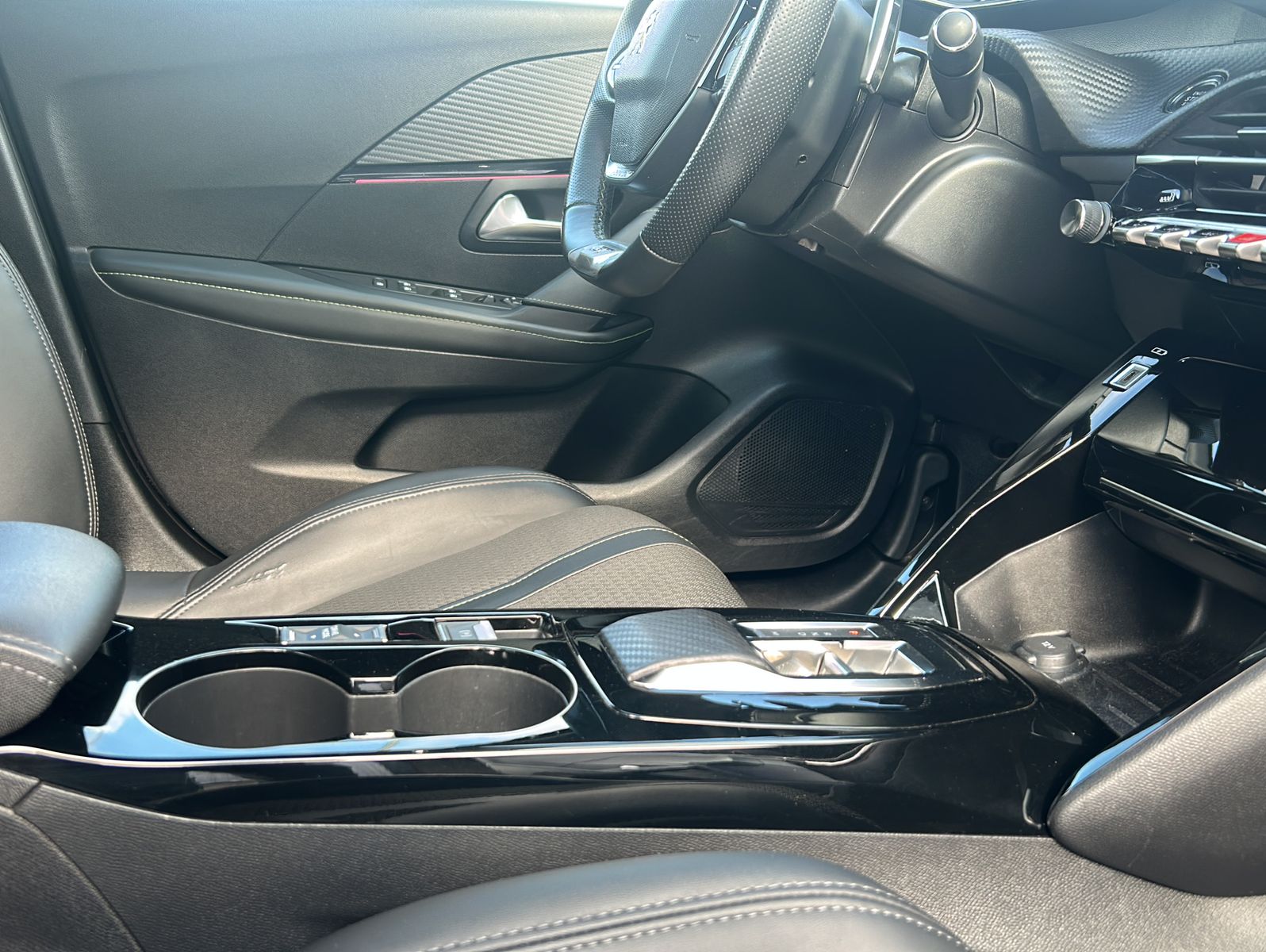 Fahrzeugabbildung Peugeot 208 GT PureTech