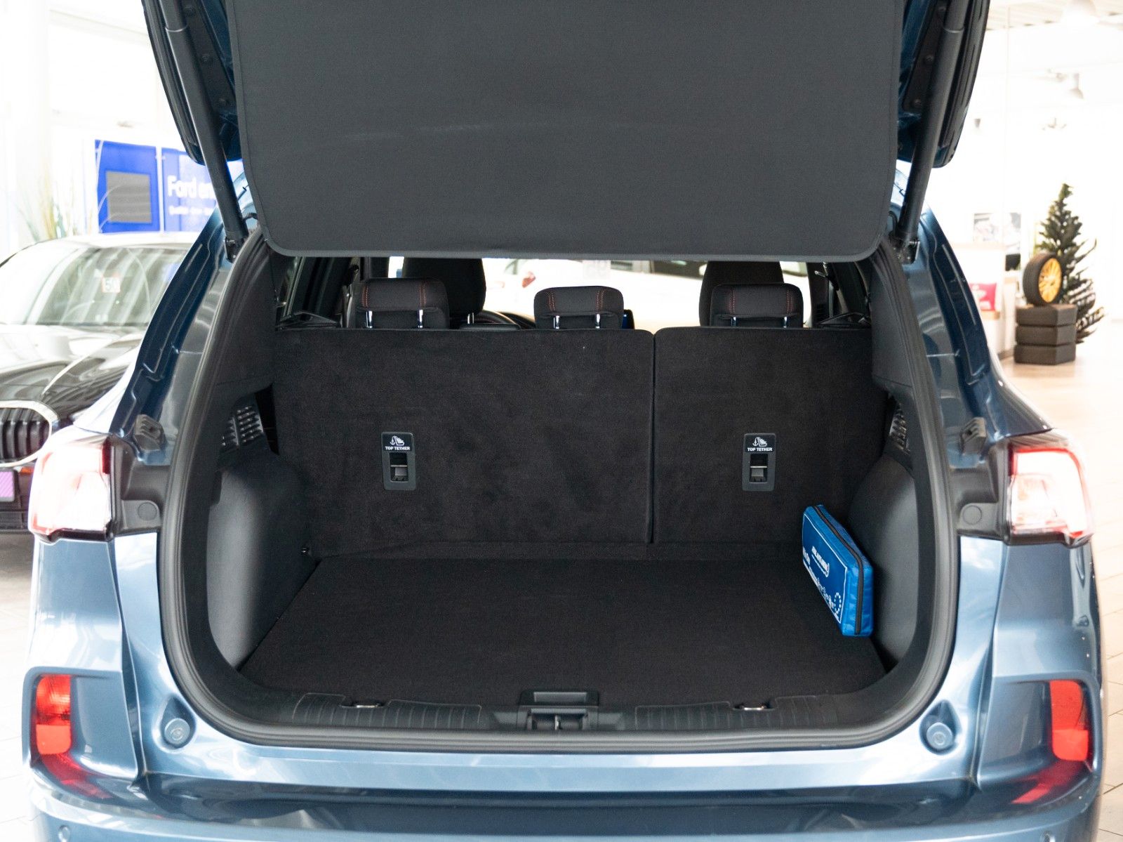 Fahrzeugabbildung Ford Kuga PHEV ST-Line/AUTOM/WINTER-P/AHK/KEYLESS