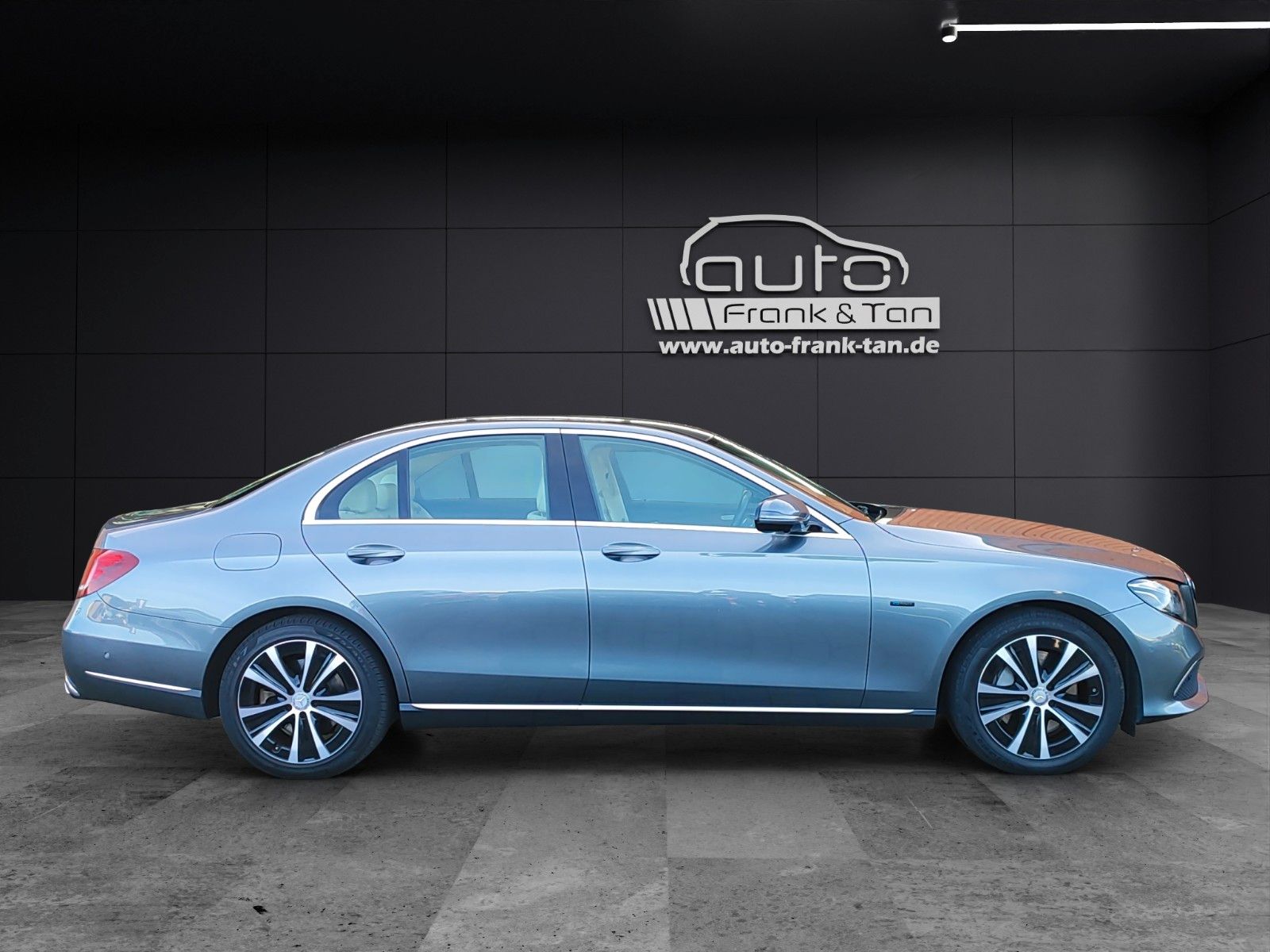 Fahrzeugabbildung Mercedes-Benz E 300 e*Navi*360°Cam*SitzHZ*Ambiente*Head-up*