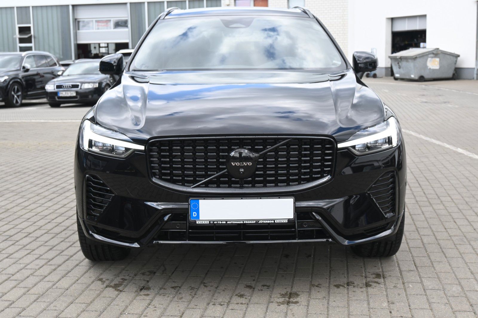 Fahrzeugabbildung Volvo XC60 T6 RC AWD Plus Black Edition*360°*ACC*AHK