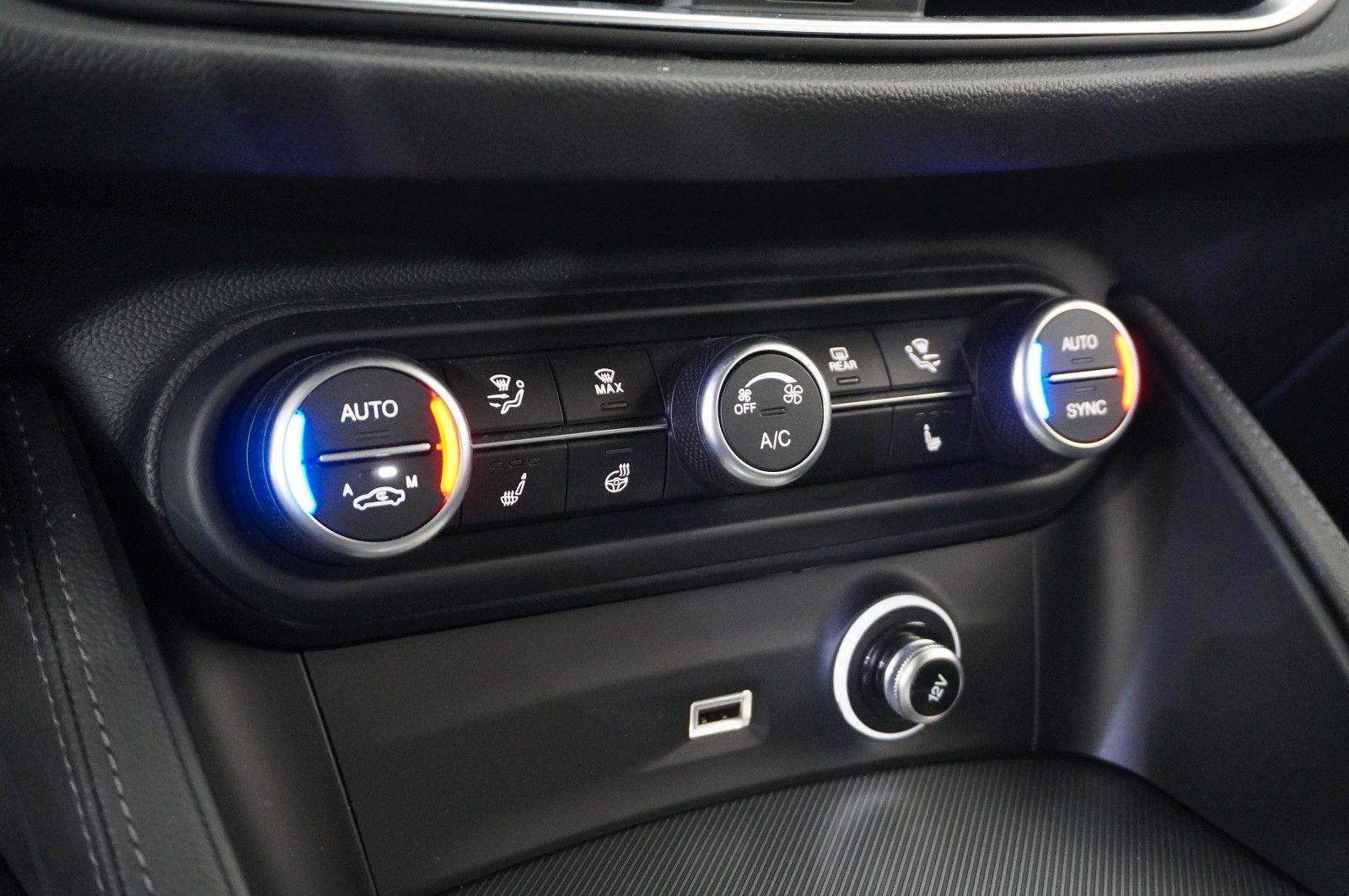 Fahrzeugabbildung Alfa Romeo Stelvio 2.2D VELOCE Q4 NAVI/LED/KAMERA/MATRIX/SH