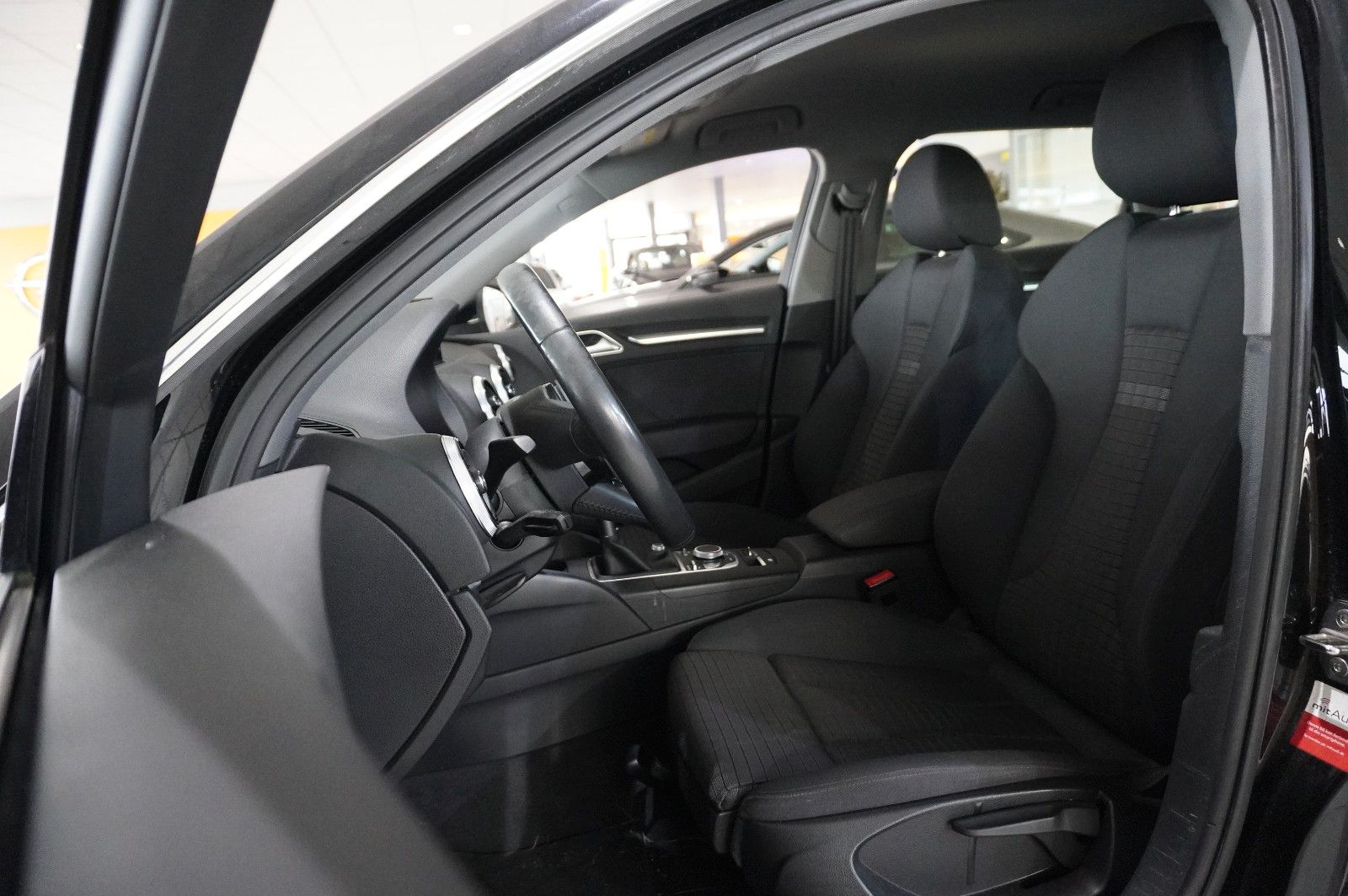 Fahrzeugabbildung Audi A3 Sportback 30 TDI S-LINE NAVI/LED/SH/SPORT/PDC