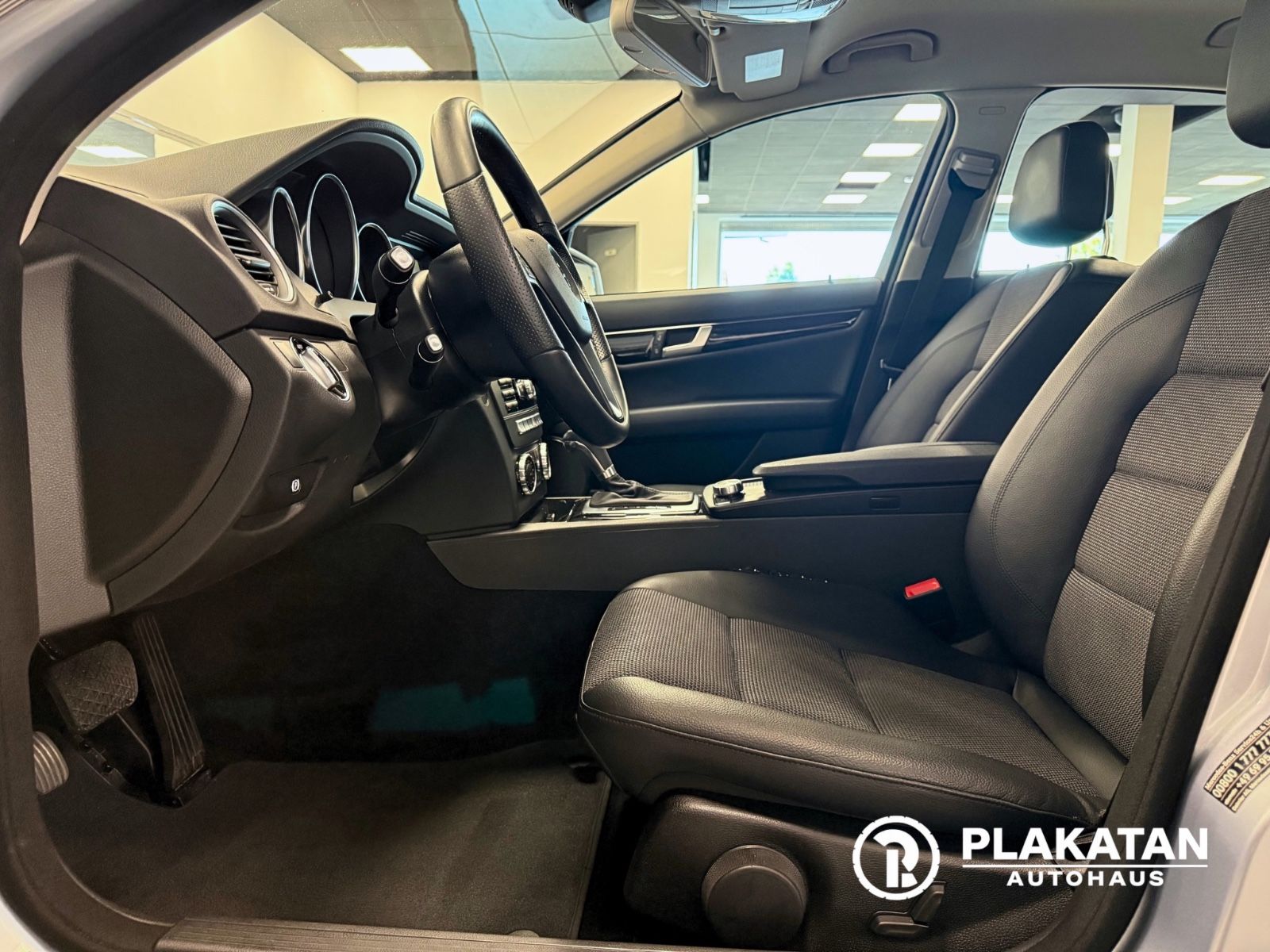 Fahrzeugabbildung Mercedes-Benz C 350 CDI Navi Tempomat Bi-Xenon MB-Service
