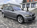 BMW 318 i BI-XEN NAV AHK KLIMAAUT PDC HU-01/27 - BMW: Kombi, 3.0