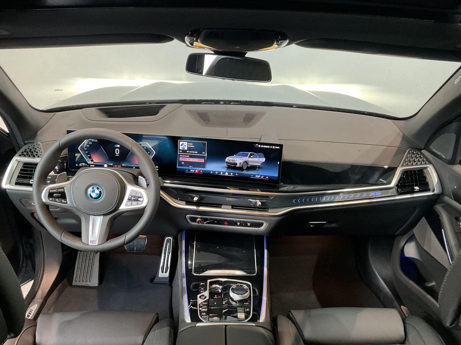 Fahrzeugeinzelansicht 7 Fahrzeugabbildung BMW X5 xDrive50e Soft-Close, Massagefunktion vorne