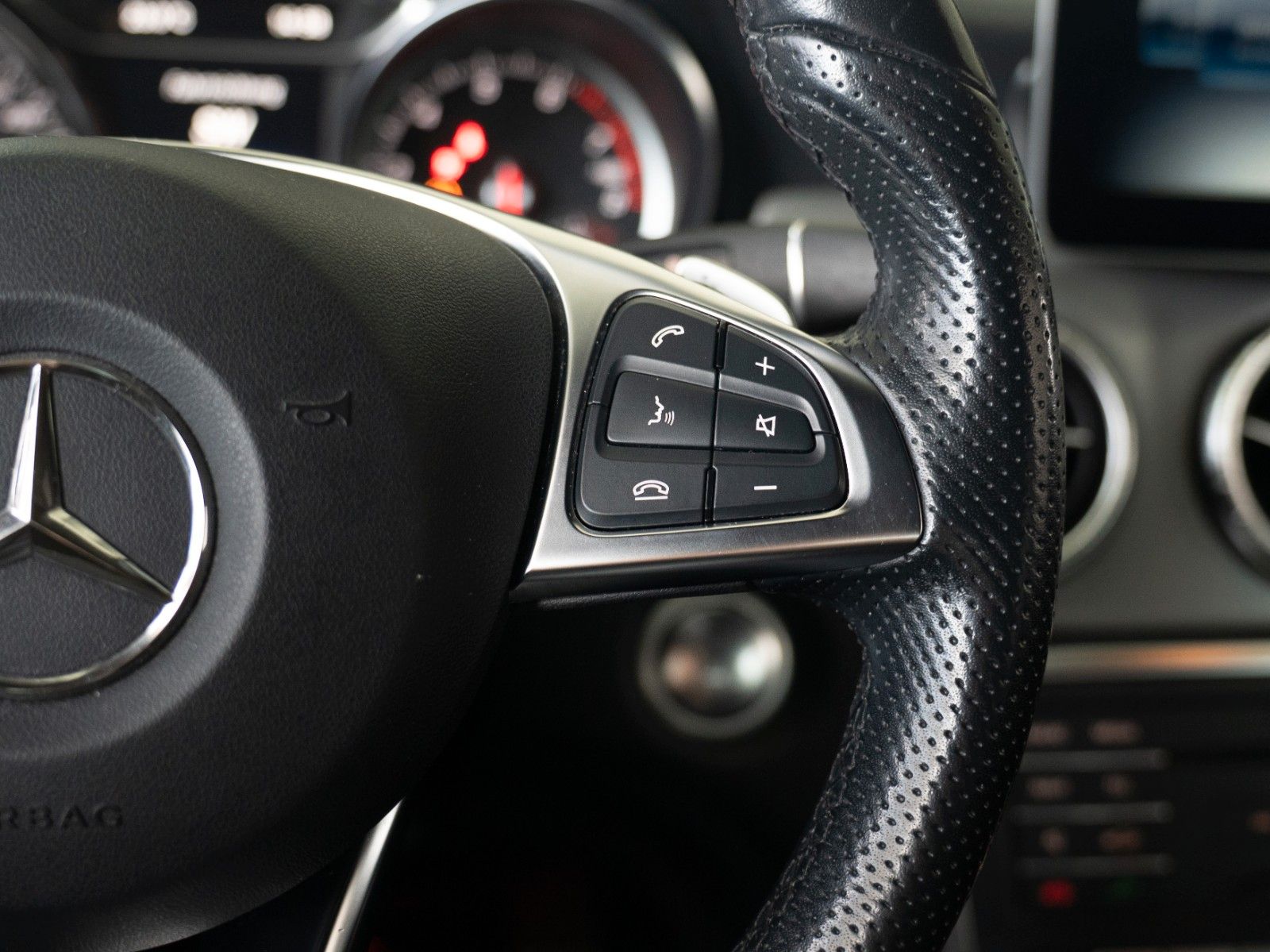 Fahrzeugabbildung Mercedes-Benz CLA 220 Shooting Brake AMG/4x4/AUTOM./KAMERA/LED