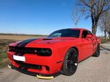 Dodge Challenger 5,7 V8 Hemi - mit LPG-Antrieb: Rot