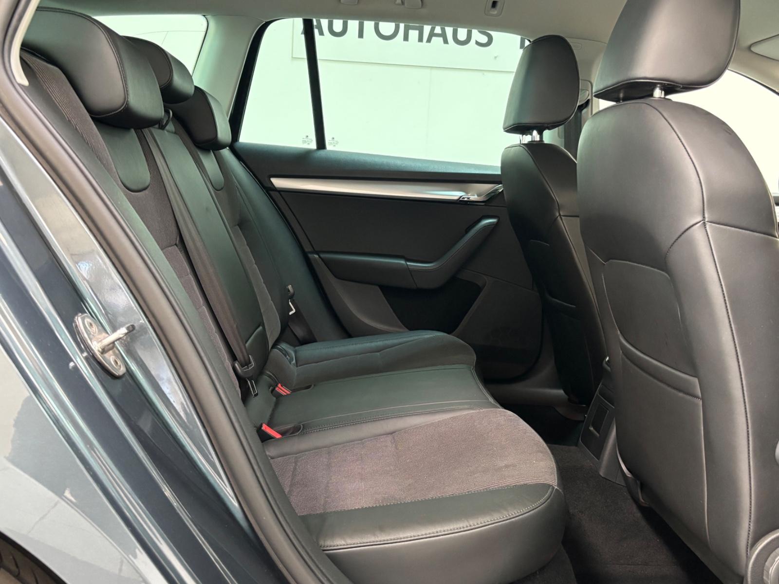 Skoda Octavia 2.0 TDI,Automatik,Scheckheft,Teilleder