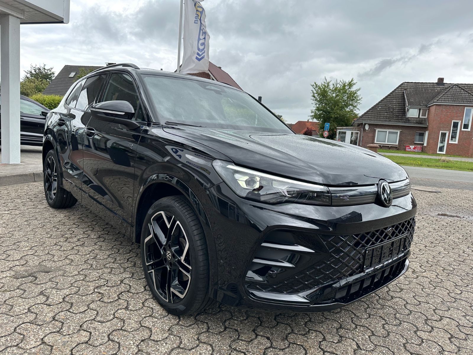 Fahrzeugabbildung Volkswagen Tiguan 2.0 TDI 4M R-Line Pano/AHK/ACC/Navi