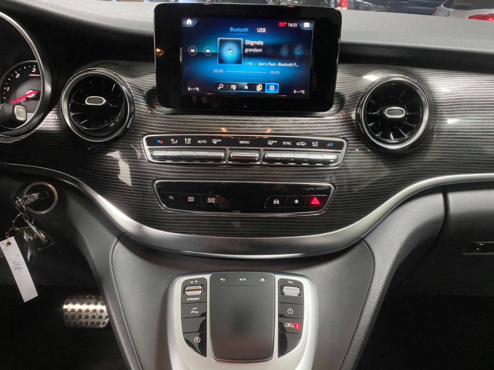 Fahrzeugabbildung Mercedes-Benz V-Klasse V250d *LED, Leder, AHK 2,5t*