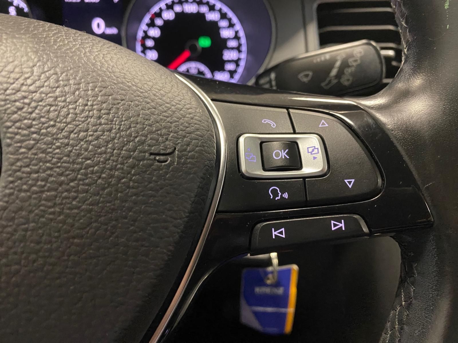 Fahrzeugabbildung Volkswagen Golf VII SPORTSVAN 1.2 TSI+ACC+SITZHEIZ+GARANTIE