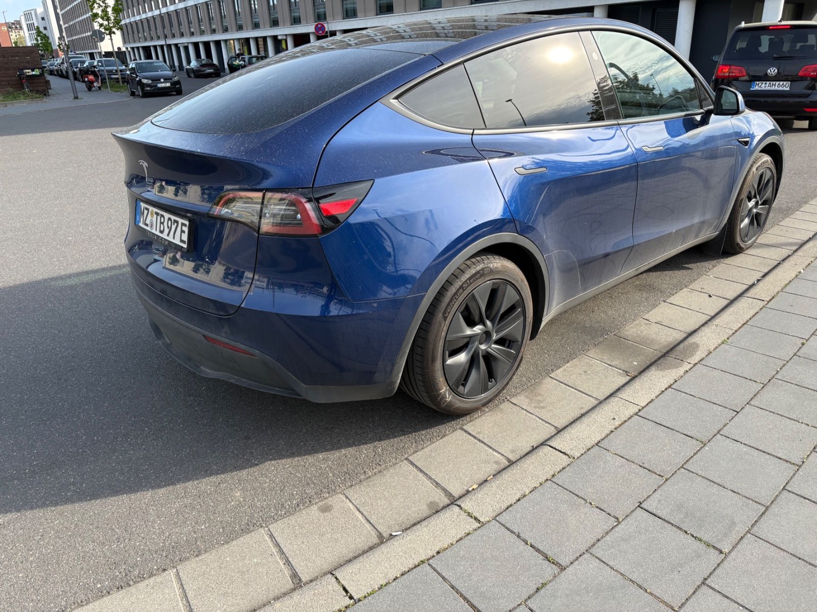 Tesla Model Y Hinterradantrieb - foto 2