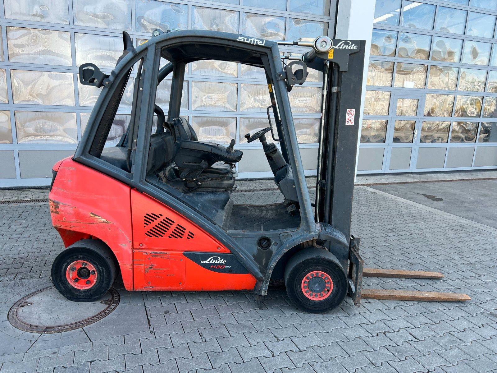 Fahrzeugabbildung Linde H20D-02/600 / 3m / 5.145h / Diesel