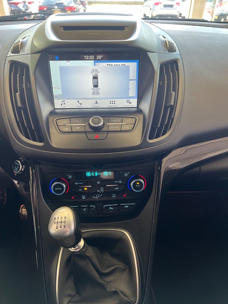 Fahrzeugabbildung Ford Kuga ST-Line * ROT/SCHWARZ *