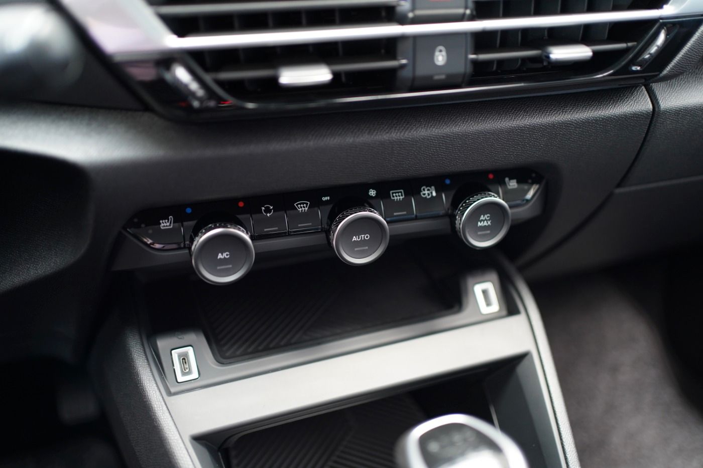 Fahrzeugabbildung Citroën C4 PureTech 130 Feel Pack Sitzheizung Navi DAB