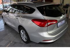 Fahrzeugabbildung Ford Focus Cool & Connect,8-Gang Automatic,Top