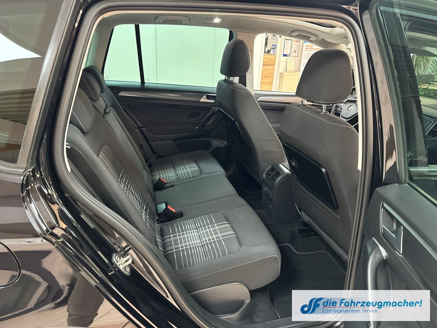 Fahrzeugabbildung Volkswagen Golf Sportsvan VII Lounge 1.4 TSI DSG Panodach N