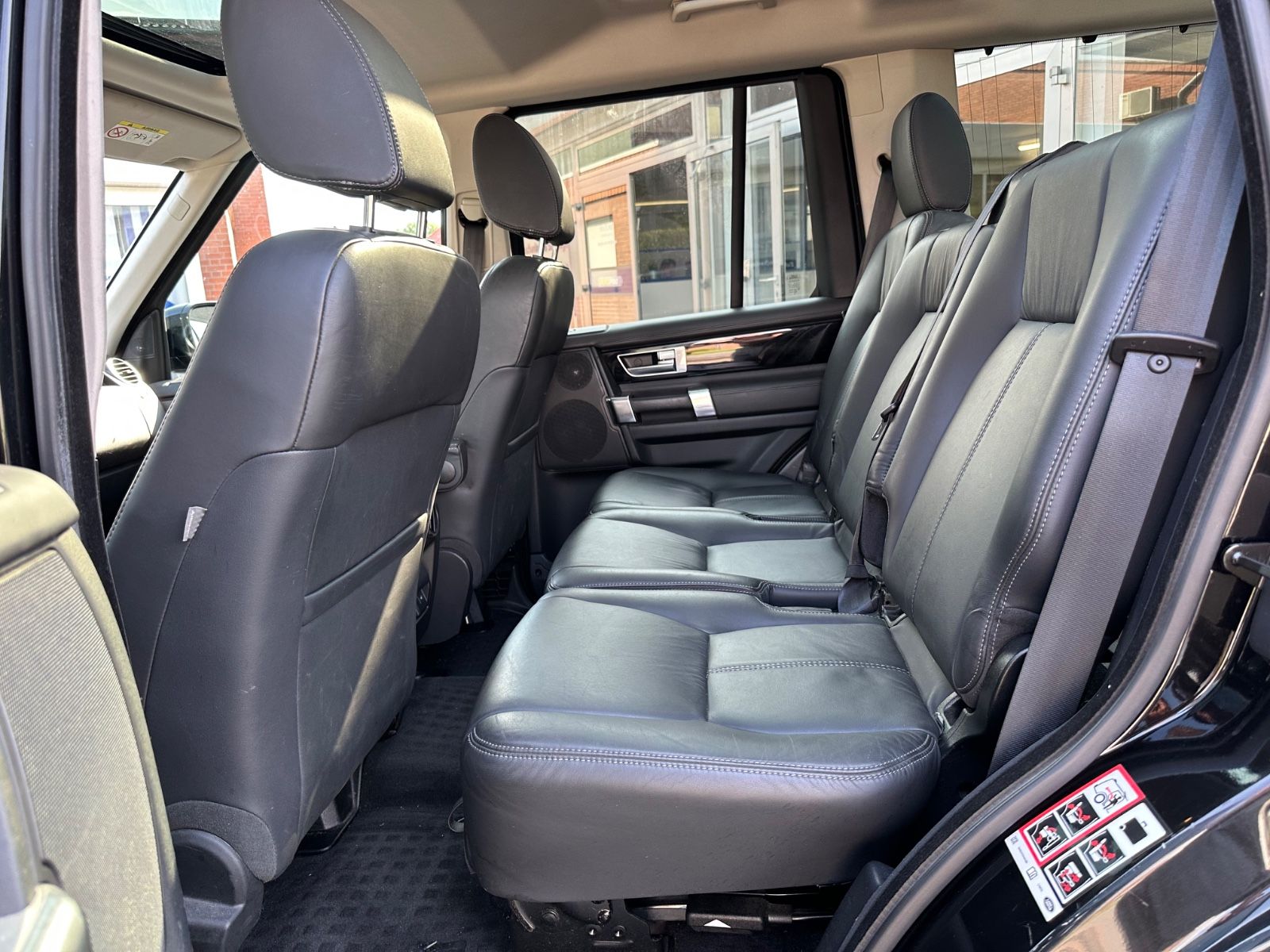 Fahrzeugabbildung Land Rover Discovery 4 3.0 SDV6 Landmark AHK/Leder/Meridian