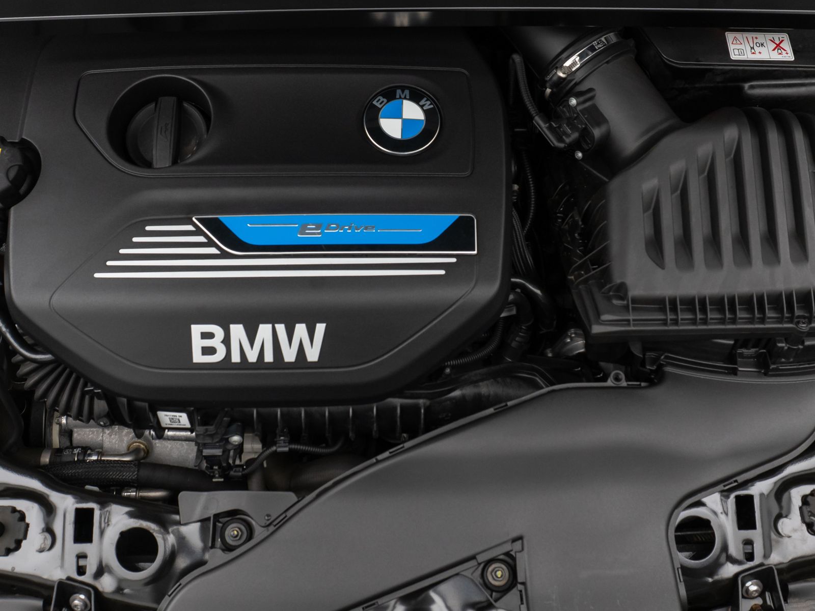 Fahrzeugabbildung BMW X1 xD25e Parkassist DAB Navi Geschwindigkeitsreg