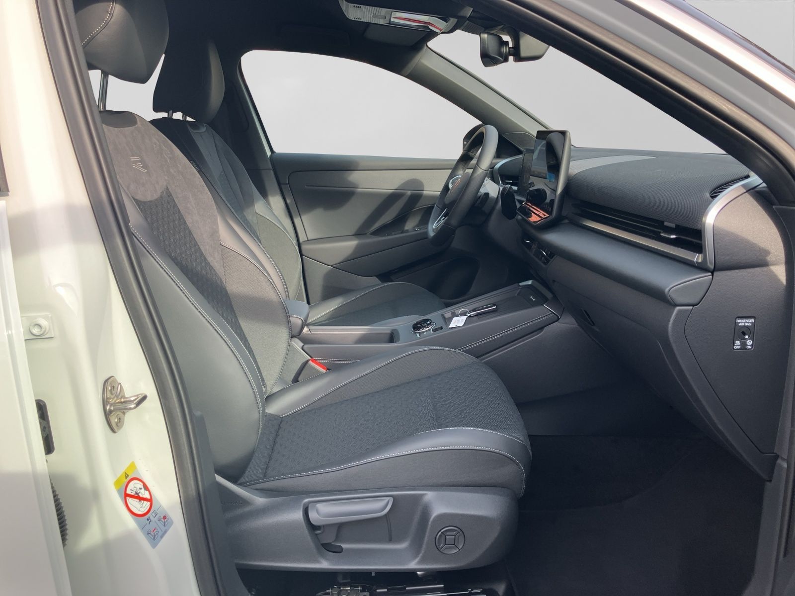 Volkswagen T-Roc 1.5 eTSI DSG R-LINE LM18 KAMERA MATRIX SIT foto 4