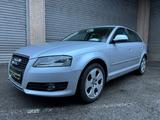 Audi A3 Sportback 1.6 TDI Attrac*AHK*Euro* - Audi A3 aus 2011: 1.6