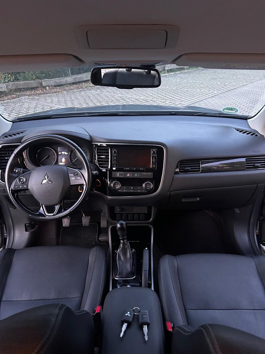 Mitsubishi Outlander 2.2 DI-D Plus ClearTec 2WD Plus 7 sitz