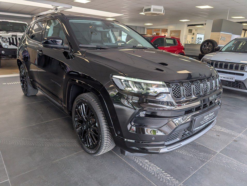 Jeep Compass — hlavná fotografia