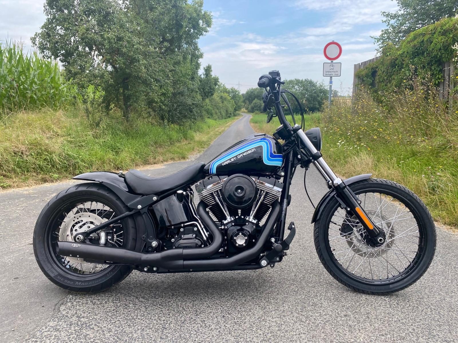 Harley-Davidson 200er Blackline im Breakout Style, Klappenausp.