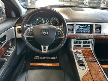 Jaguar XF *Keyless*AHK*BI-XENON*Leder*2-Zonen*