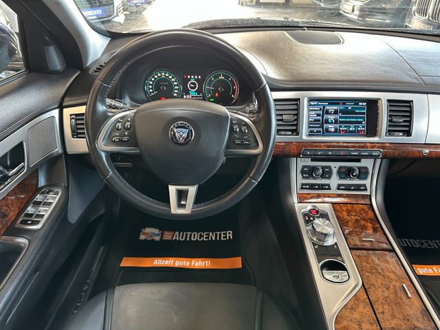 Jaguar XF *Keyless*AHK*BI-XENON*Leder*2-Zonen*