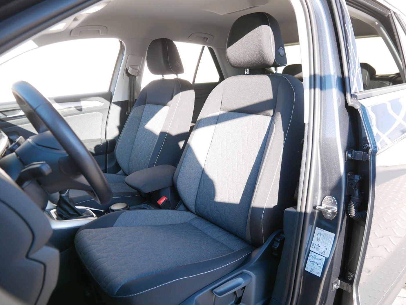 Fahrzeugabbildung Volkswagen T-Roc 1.0 TSI MOVE NEU38T AHK Standheiz ACC SHZ