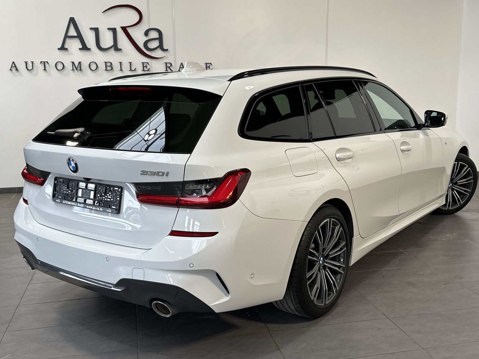 Fahrzeugabbildung BMW 330i Touring M-Sport NAV+LED+PANO+AHK+LIVECOCKPI