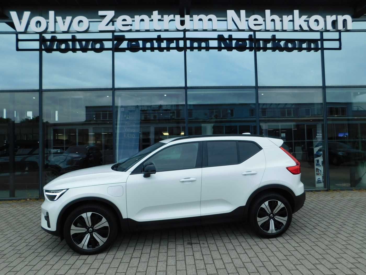 Fahrzeugabbildung Volvo XC40 T4 Recharge Plus Dark