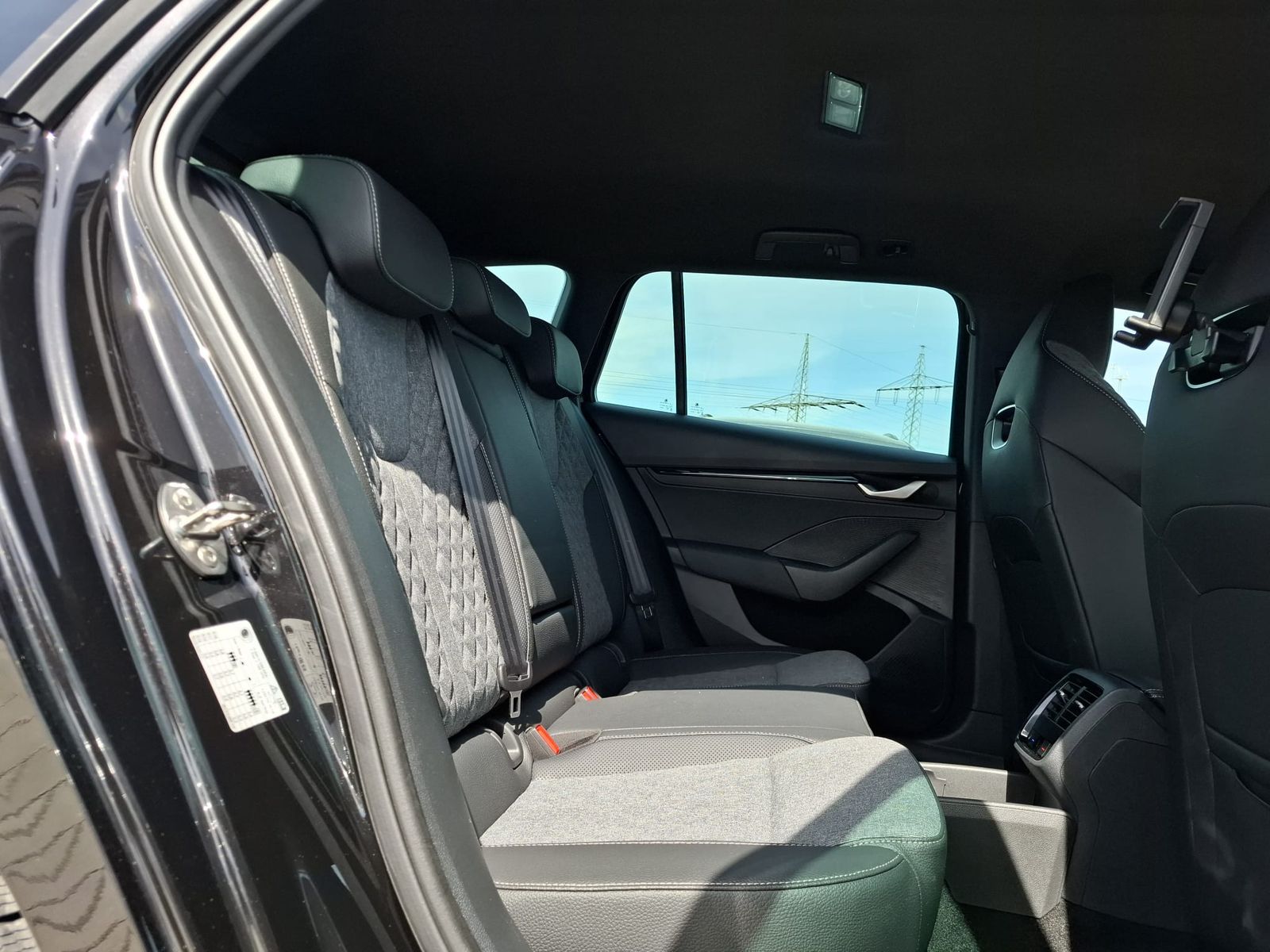 Fahrzeugabbildung SKODA Octavia 2.0 DSG Sportline MATRIX*AHK*CANTON*5J.G