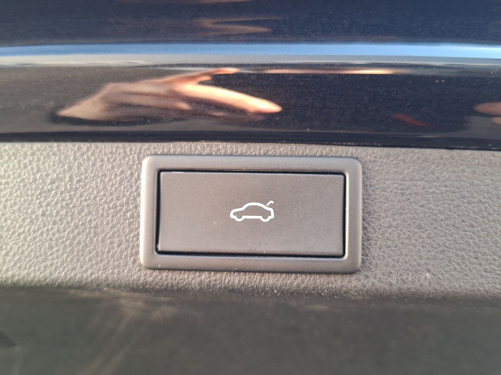 Fahrzeugabbildung SKODA Octavia Combi TDI Sportline DSG LED Navi HUD VC