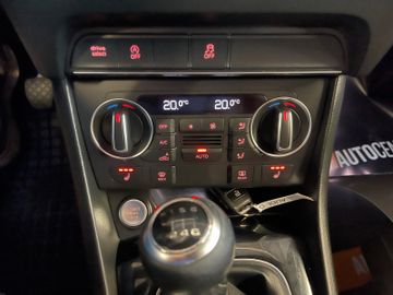 Audi Q3 sport 2,0 TDI S-LINE*LED*NAVI*AHK*HIFI*DAB*