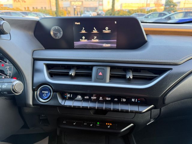 Lexus UX 250 h Launch Edition