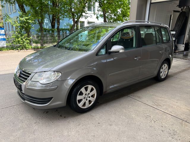 Volkswagen Touran 7-SITZE-KLIMAAUTO-SERVO-ZV-2.HAND-TÜV-NEU