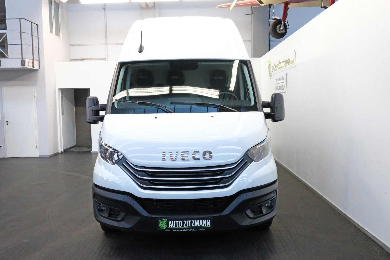 Fahrzeugabbildung Iveco Daily 35S18HA8V H3 AUTOMATIK+AHK+KAMERA RS4100