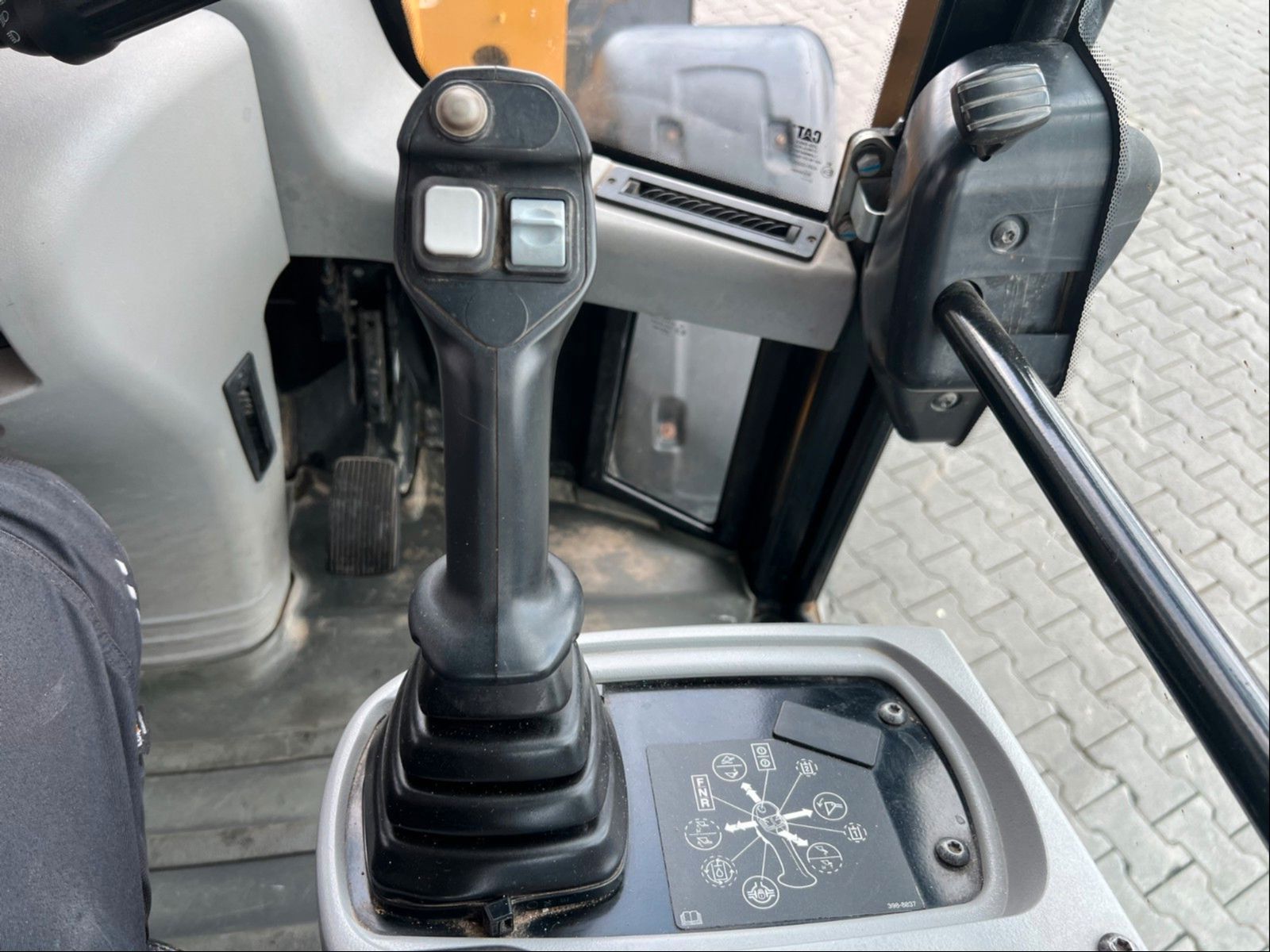 Fahrzeugabbildung CAT 908M / 3.000h / Gabel / Schaufel