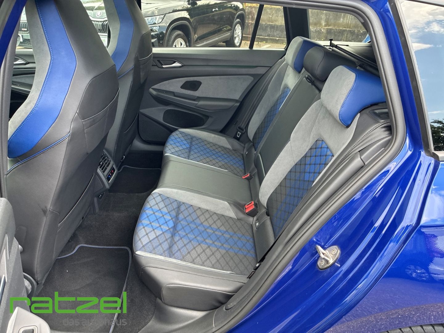Fahrzeugabbildung Volkswagen Golf Variant 4Motion VIII R 2.0l TSI AHK-klappba